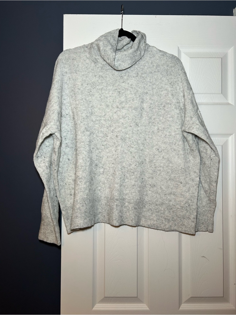 Treasure & Bond Heather Light Gray Turtleneck Sweater
